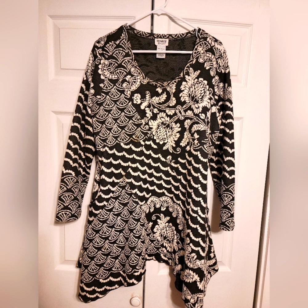 Monroe & Main Tunic XL